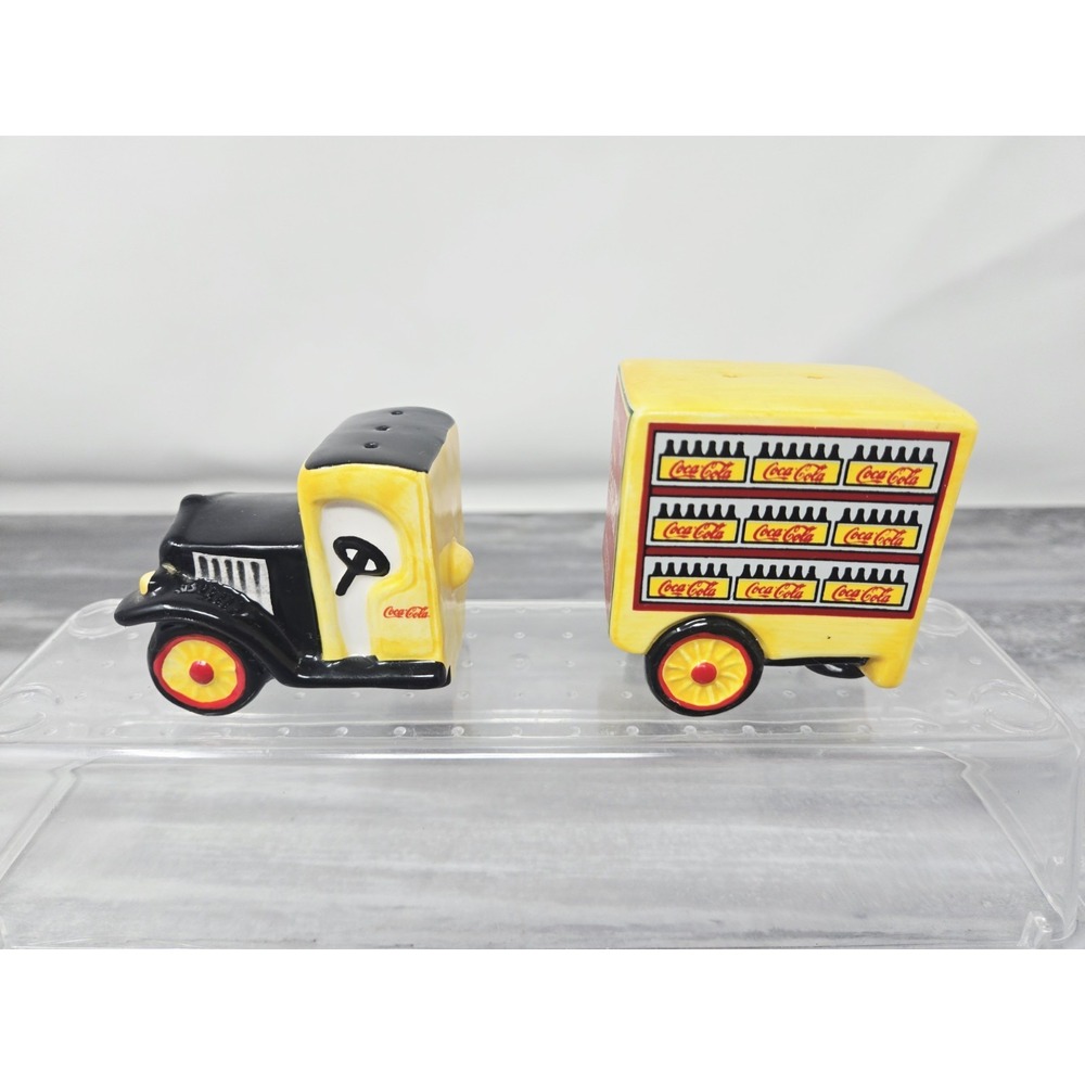 Vintage 1996 Coca Cola Delivery Truck Ceramic Salt and‎ Pepper Shaker Set 1996